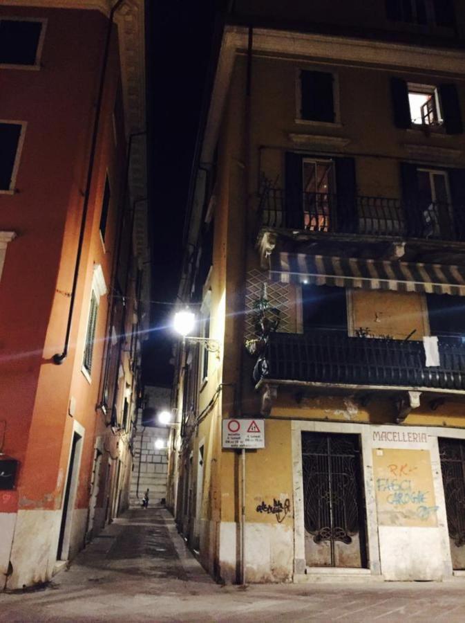 Stupenda Mansarda Centralissima, Finiture Di Lusso Carrara Eksteriør bilde